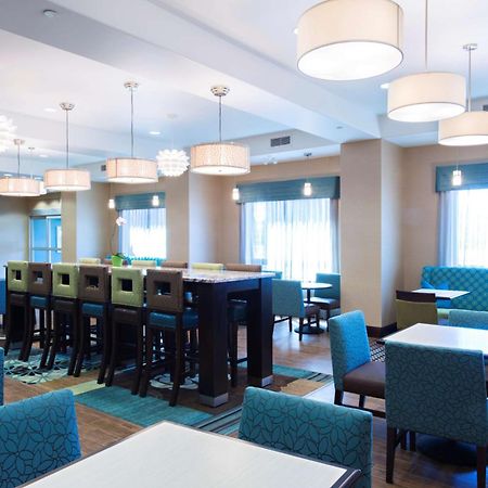 Hampton Inn Saskatoon South Экстерьер фото