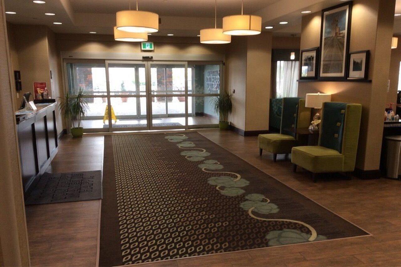 Hampton Inn Saskatoon South Экстерьер фото