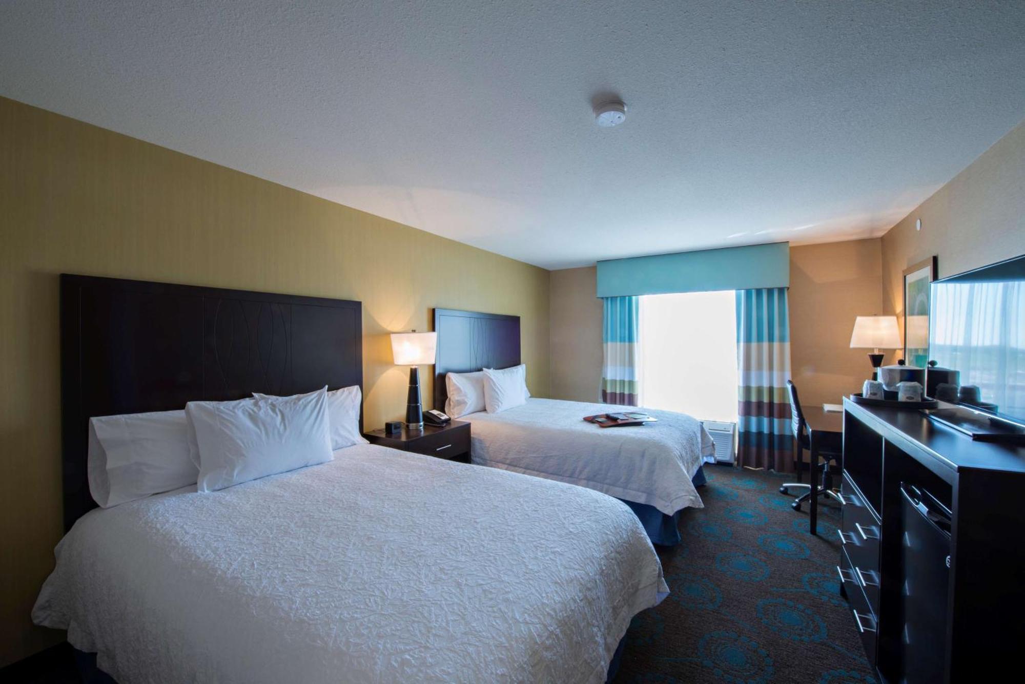 Hampton Inn Saskatoon South Экстерьер фото